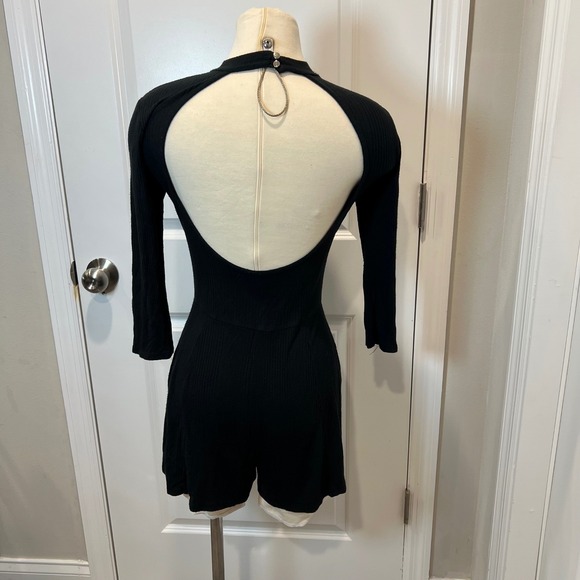Black Ribbed Mock Neck Cutout Back Long Sleeve Romper‎ - Picture 4 of 7